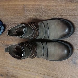 Earth Women's Stadium Boots Brown Suede SZ 8.5 brand new